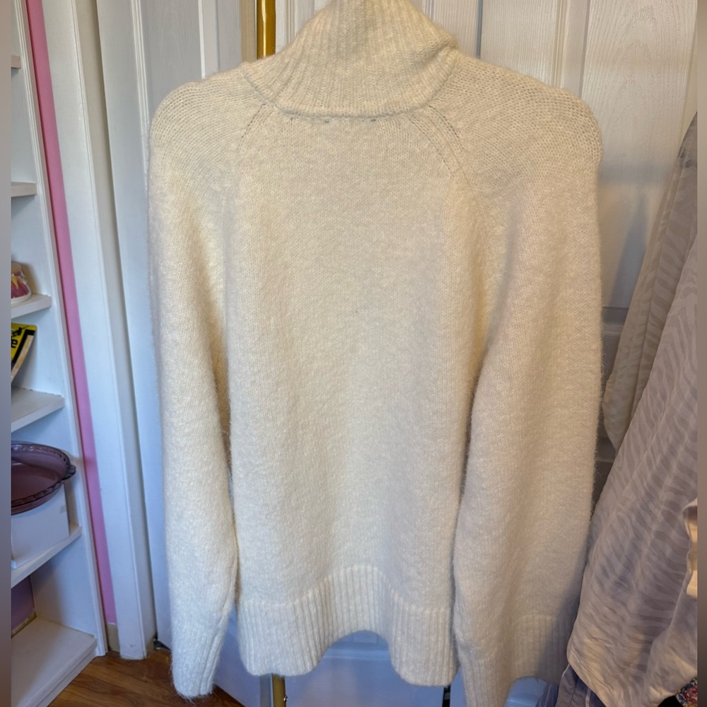 Gap Women’s Fuzzy Oversized Slouchy Turtleneck Sweater Cream Size Medium NWOT - Picture 6 of 6